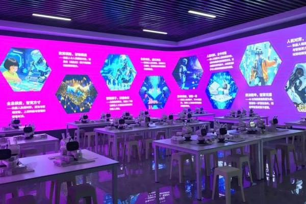  沧州运河区科技馆打造人工智能教育新样板：携手50余校开展AI研学，元萝卜成亮点 