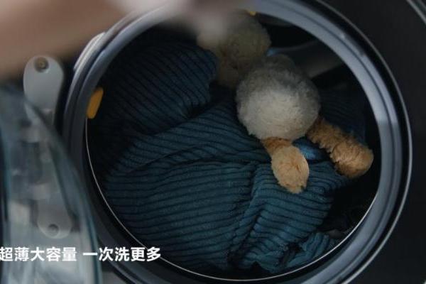  双旦焕新家 三星AI神洗烘护组合让冬日穿搭焕然衣新 