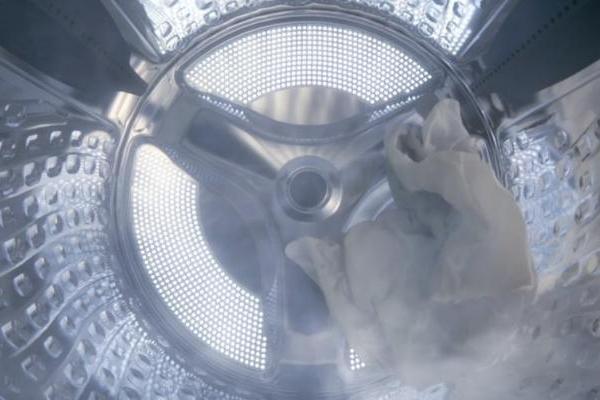  双旦焕新家 三星AI神洗烘护组合让冬日穿搭焕然衣新 