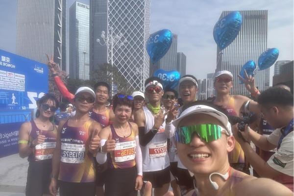 闪耀深马！充客·闪电队330方阵：我们的每一步，都有光 