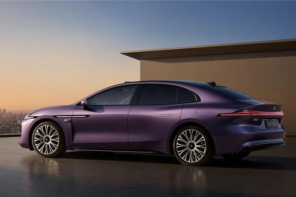 广汽底蕴&华为乾崑，昊铂A800智慧旗舰轿车，盲订已开启