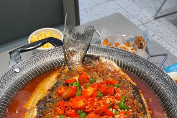 从青花椒到红花椒，半天妖深耕烤鱼口味创新，再证“头牌”实力 