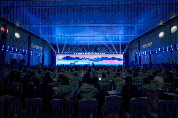 全新平台亮相！东风商用车2026年合作伙伴大会盛大启幕 剑指17.6万台 