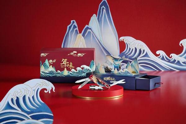 VICTORINOX 维氏推出 2026 中国文化典藏系列——年味之鲲鹏得志限定版瑞士军刀 