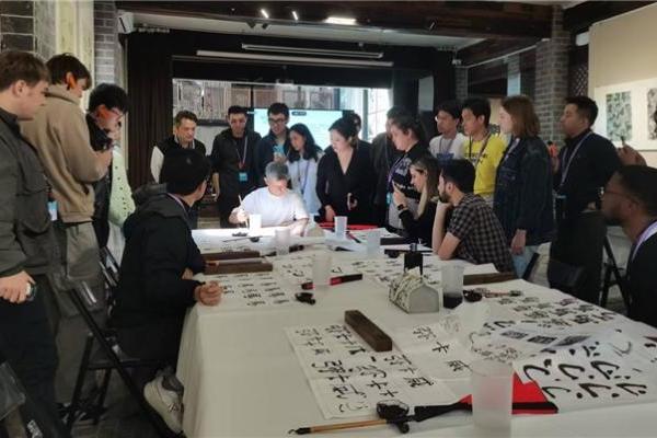 从传统到当代：“字瀚”展呈现书法艺术多元面貌 