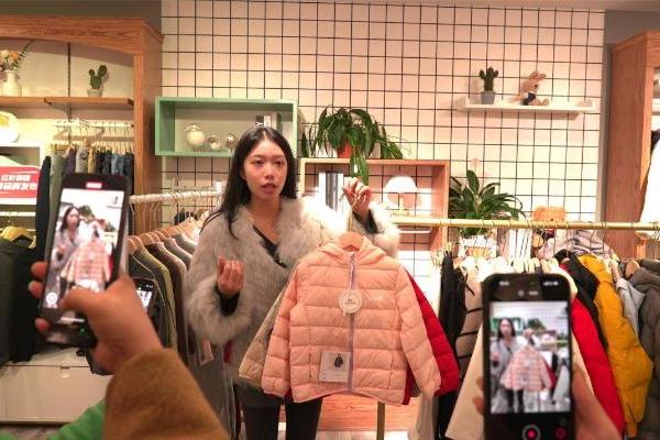 二十年织造积淀，鲸灵团长亲证红叶集团全产业链硬核实力 