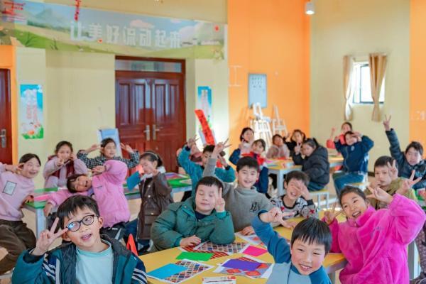 华润万家华东大区“美好流动课堂”走进金寨革命老区，以美育赋能乡村教育 