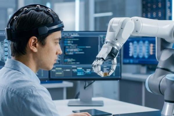 中国脑机行业2025观察：在“不可能三角”中寻找千亿产业路径