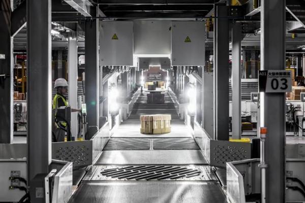 顺丰科技联合华为：用AI和数智基础设施构建智慧物流的未来 