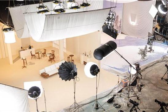 佳能携手胡可直播间 以“明星感”视听语言探索高端直播新标准  