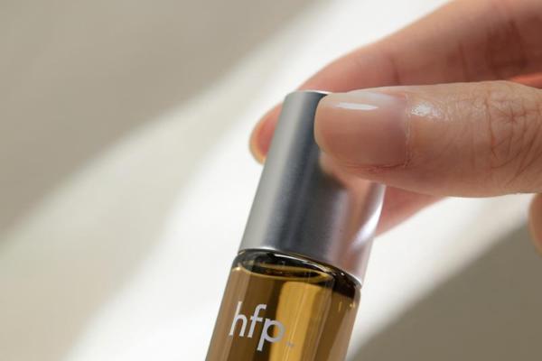  冬季眼周肌肤衰老加快？hfp冷玛吉眼油养出亮彩年轻眼 