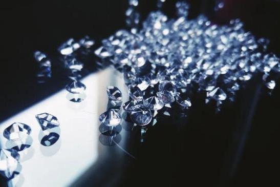 天然钻石圈大事件：2488克拉巨钻原石开采，开启新传奇篇章 