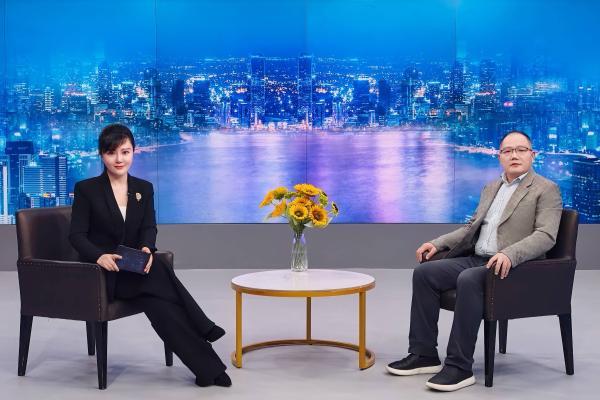 以访谈为刃以初心为光 刘小唯用“客厅式访谈”解码中国防护科技的硬核与温情 