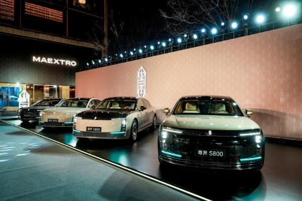 鸿蒙智行首家尊界体验中心于上海外滩启幕，锚定超豪华新坐标