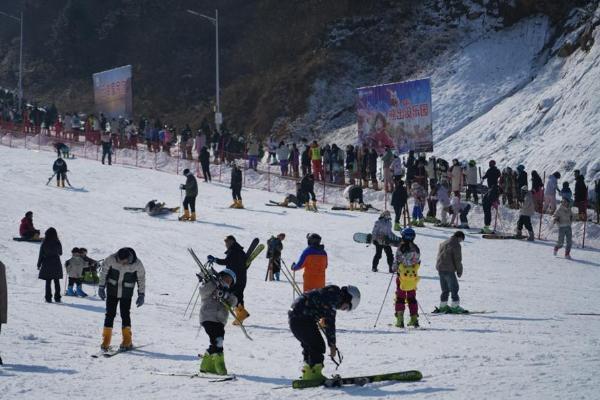 马蜂窝热门榜认证！七星岭国际滑雪场—湖南家门口的冰雪度假目的地
