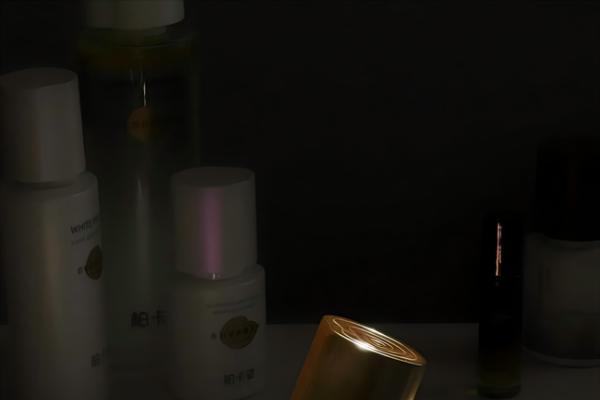 柏卡姿精粹油与面霜，以油霜之契，护岁月温柔 