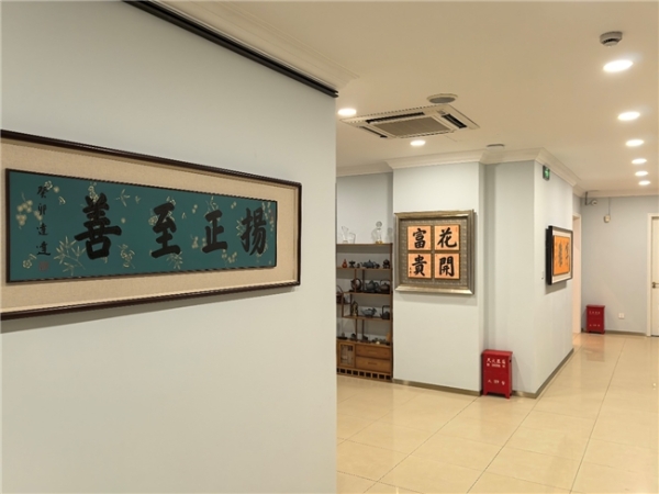 一场董事长办公室的艺术恋情 