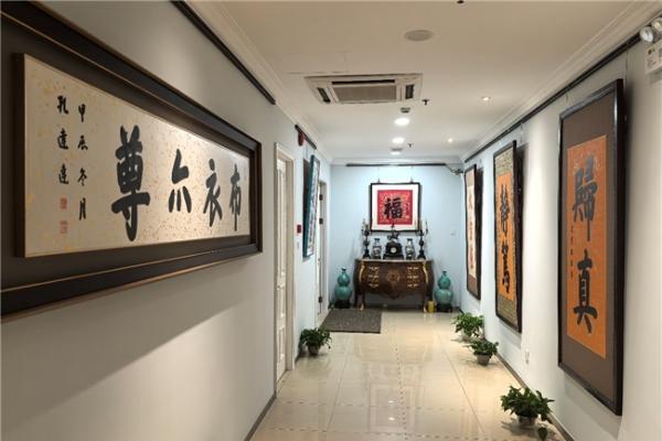 一场董事长办公室的艺术恋情 