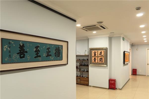 一场董事长办公室的艺术恋情 