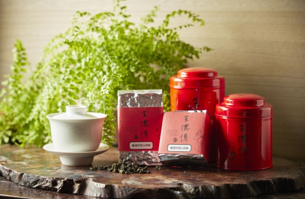 王德传茶庄新年礼盒新闻稿2026王德传马年新春礼盒 | 以光为马，开启茶礼无界新程！ 