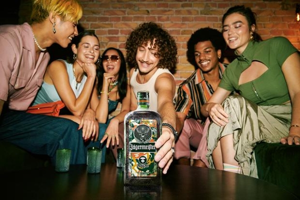 夜溯无界，迷彩锋芒！野格 × AAPE首次重磅跨界联名！ 