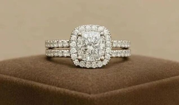 上海钻石交易所发布最新数据：天然钻石交易量逆势增长5.2% 