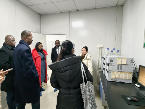 马拉维共和国长沙领事馆代表团参访明园蜂业 共探产业合作新机遇 