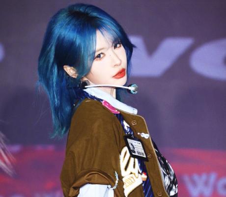 “正统偶像”何解？杨冰怡用十一年交出她的答案 