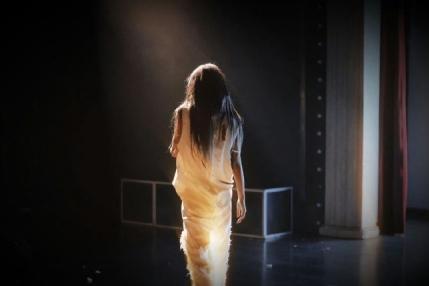 “正统偶像”何解？杨冰怡用十一年交出她的答案 