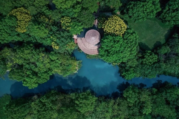 《2025版中国企业家健康绿皮书》出炉，爱康国宾张黎刚为企业家深度解析 