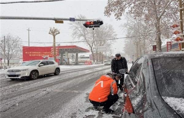 平安产险陕西分公司：“城市逆行者”，用专业守护寒冬出行安全 