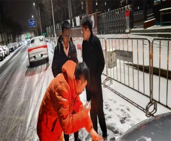 平安产险陕西分公司：“城市逆行者”，用专业守护寒冬出行安全 