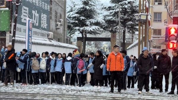 平安产险陕西分公司：“城市逆行者”，用专业守护寒冬出行安全 