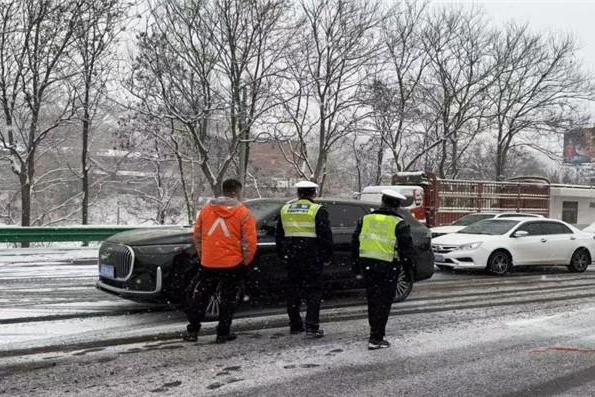 平安产险陕西分公司：“城市逆行者”，用专业守护寒冬出行安全 