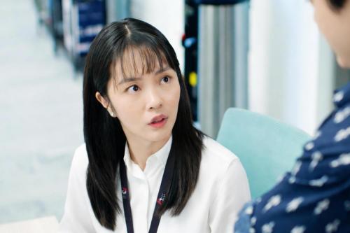 新加坡电视剧《职不值得》黄暄婷许瑞奇何盈莹演绎职场生存众生相 