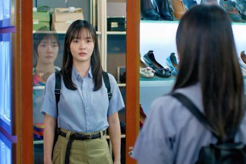 新加坡电视剧《职不值得》黄暄婷许瑞奇何盈莹演绎职场生存众生相 