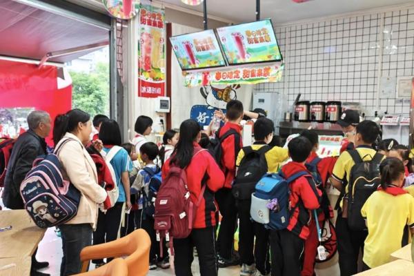 从跨行试水到区域深耕，冰语时间品牌加盟商的成长密码 