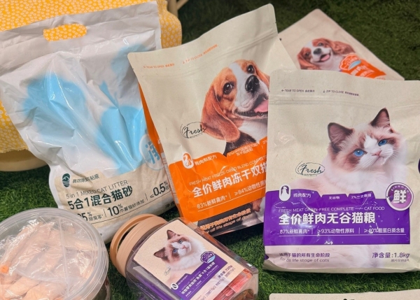 9.9元一大袋猫砂带回家！京东七鲜超市上新自有品牌宠物用品 