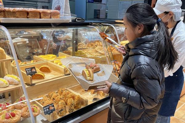 消费下行期的破局者：家悦烘焙 2025 年报解码商超烘焙增长逻辑 