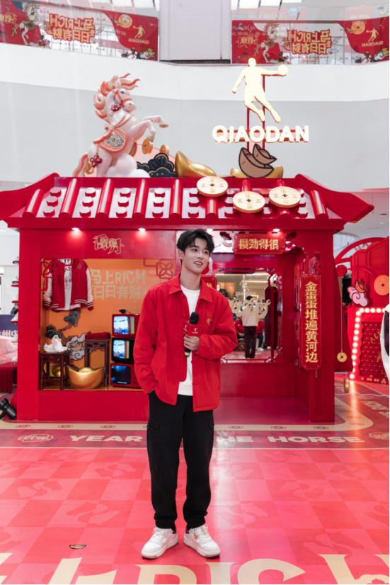 中乔体育【日日有财】活动闪现兰州，吴宇恒惊喜空降点燃“潮力场” 