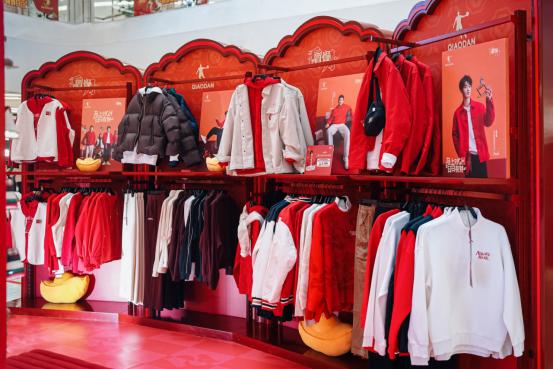 中乔体育【日日有财】活动闪现兰州，吴宇恒惊喜空降点燃“潮力场” 