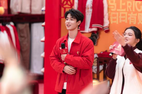 中乔体育【日日有财】活动闪现兰州，吴宇恒惊喜空降点燃“潮力场” 