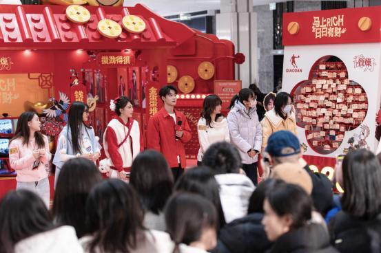 中乔体育【日日有财】活动闪现兰州，吴宇恒惊喜空降点燃“潮力场” 