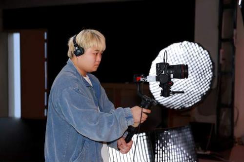 “佳直播”携手宝宝秀再启新程，规模化复制“明星感”团播