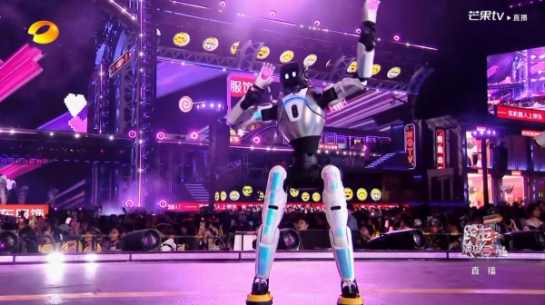 能文能武！智元首个机器人艺人天团亮相湖南卫视跨年演唱会
