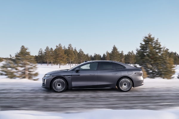 冰雪上的稳控实力派，昊铂A800三电机四驱带来顶级驾驶享受 