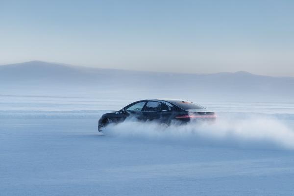 冰雪上的稳控实力派，昊铂A800三电机四驱带来顶级驾驶享受 