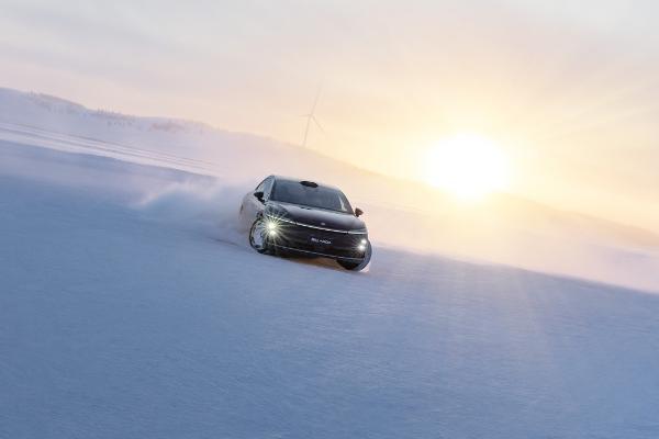 冰雪上的稳控实力派，昊铂A800三电机四驱带来顶级驾驶享受 