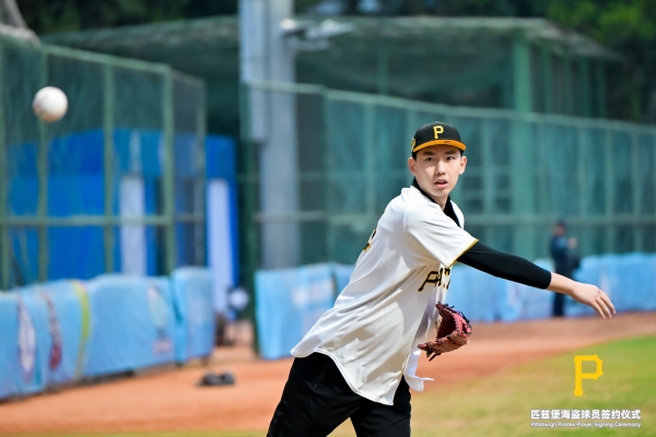 张铭轩签约匹兹堡海盗队 MLB DC再结硕果 