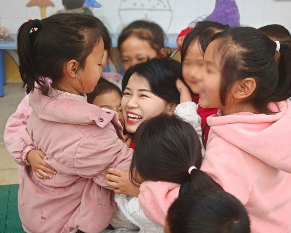 予人微光，岁岁皆暖：2025年Hape社会责任志 